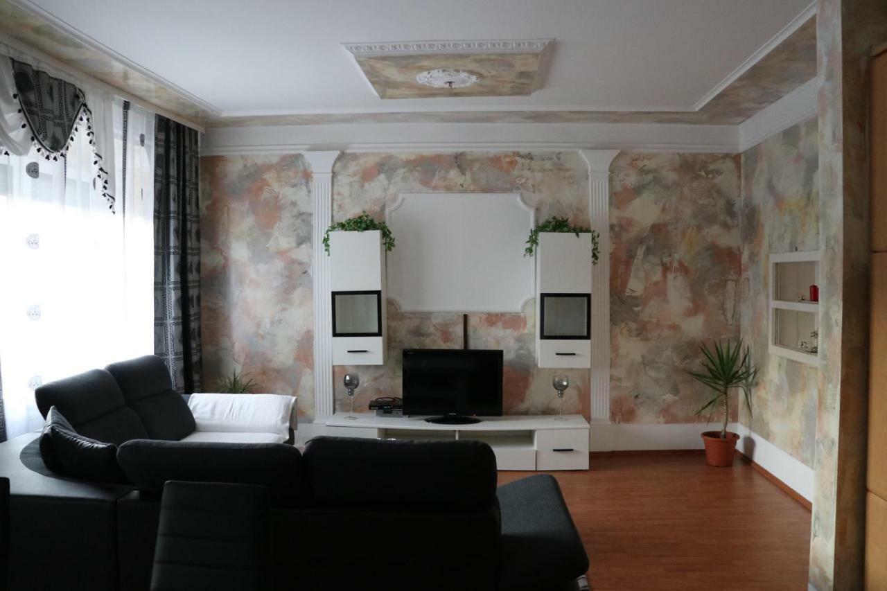 The Lakehouse Villa Neusiedl Am See Wienerstrasse 8 المظهر الخارجي الصورة