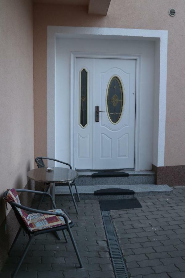 The Lakehouse Villa Neusiedl Am See Wienerstrasse 8 المظهر الخارجي الصورة
