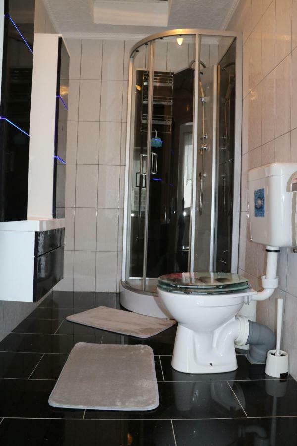 The Lakehouse Villa Neusiedl Am See Wienerstrasse 8 المظهر الخارجي الصورة