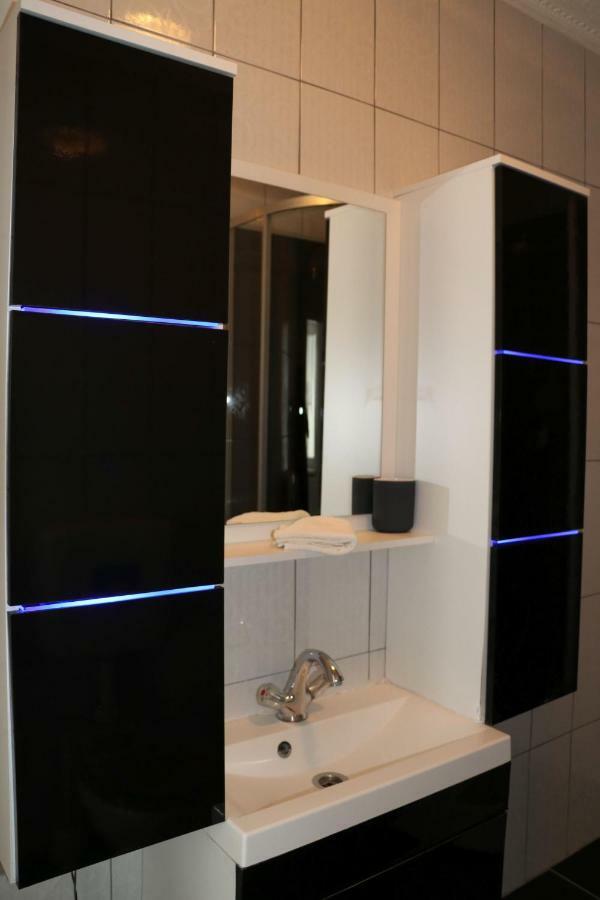 The Lakehouse Villa Neusiedl Am See Wienerstrasse 8 المظهر الخارجي الصورة