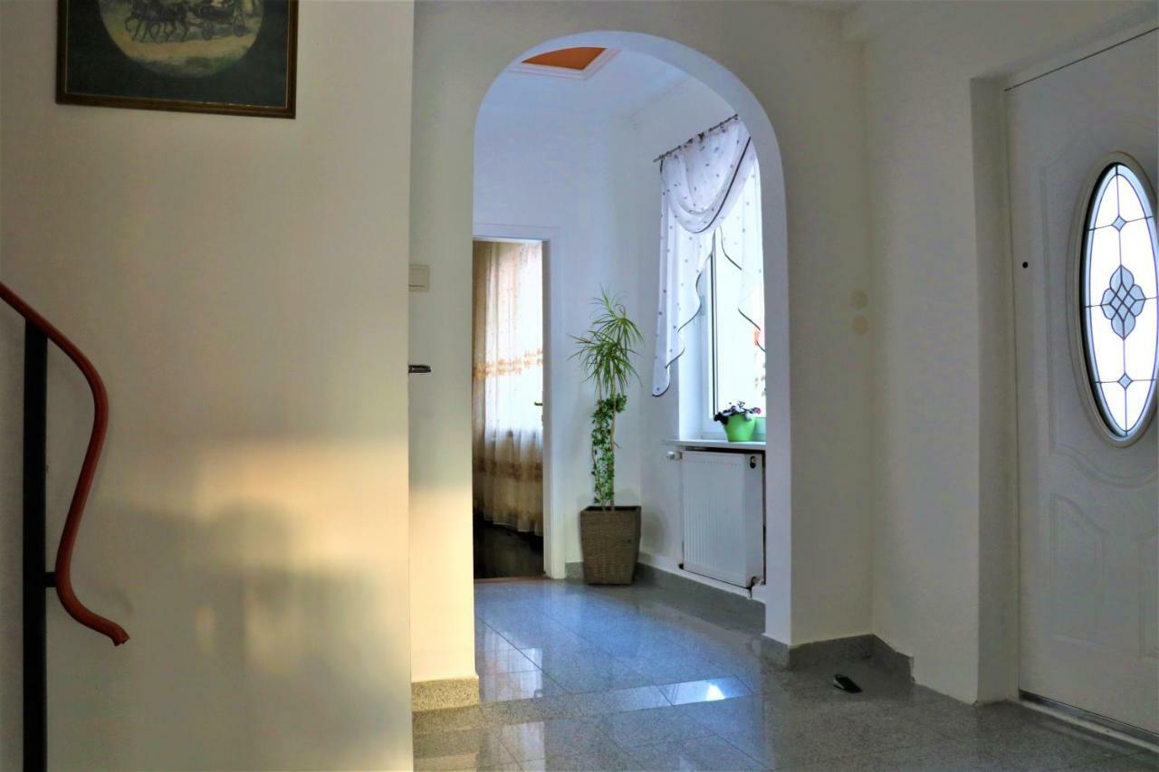The Lakehouse Villa Neusiedl Am See Wienerstrasse 8 المظهر الخارجي الصورة